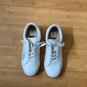 NWT Women’s Size 9 Dolce Vita Cream Lace Sneakers Shoes